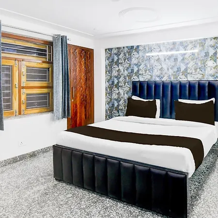 Hotel O Luxury Inn - 2-3